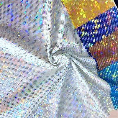 Neperšlampamas aukso audinys