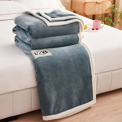 Žiemos lovos koralų antklodė